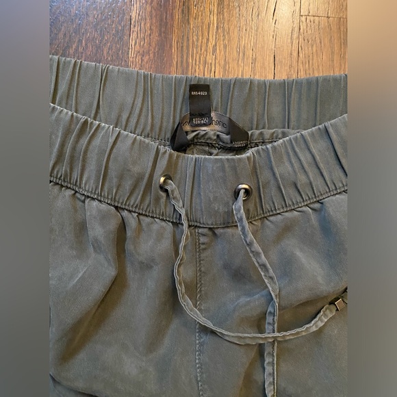 Banana Republic- 100% Lyocell cargo joggers elastic waist drawstring steel green - Picture 4 of 15